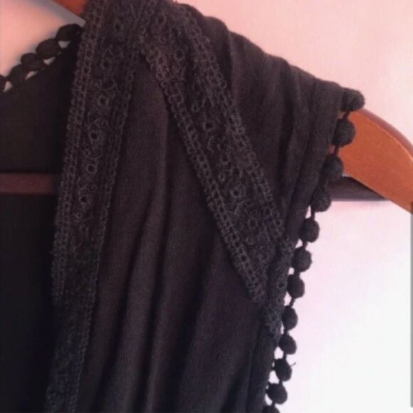 Women’s Urban Outfitters Ecote Black Deep V Sleeveless Top - Picture 3 of 6